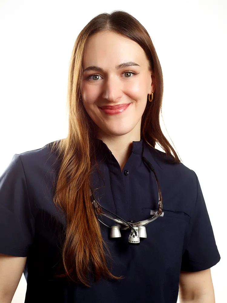 Dr. Céline Carl - Zahnärztin - Zahnarztpraxis Dr. Hahn Ferreira & ZA Radha - Saarbrücken